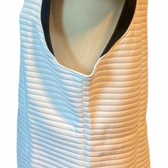 Under Armour White and Black Vest - Picture 5 of 6